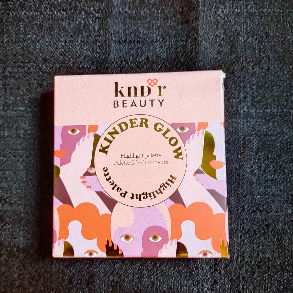 Kinder Glow Highlighter Palette By Kndr Beauty